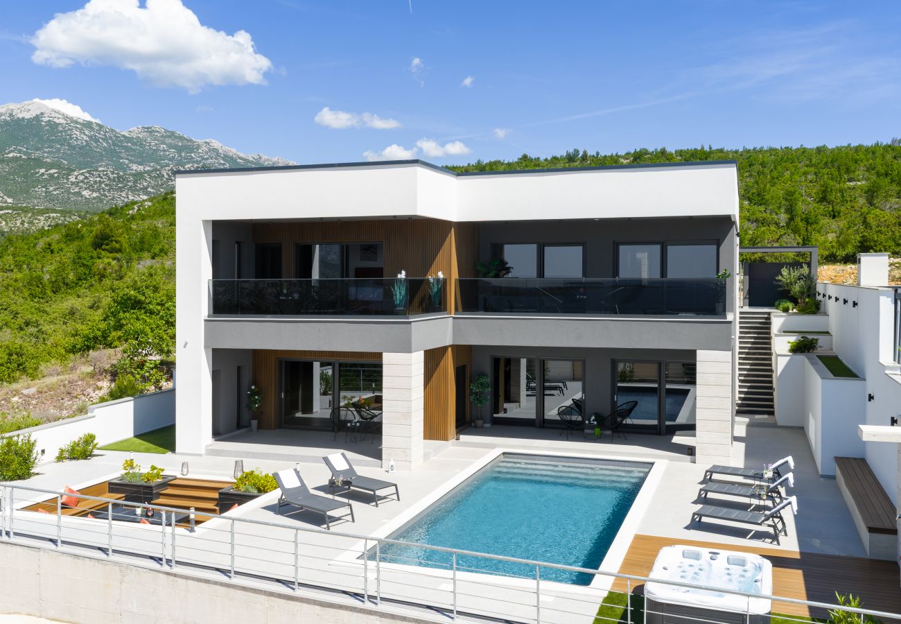 Villa in Rovanjska - Lux Villa Serene with heated pool
