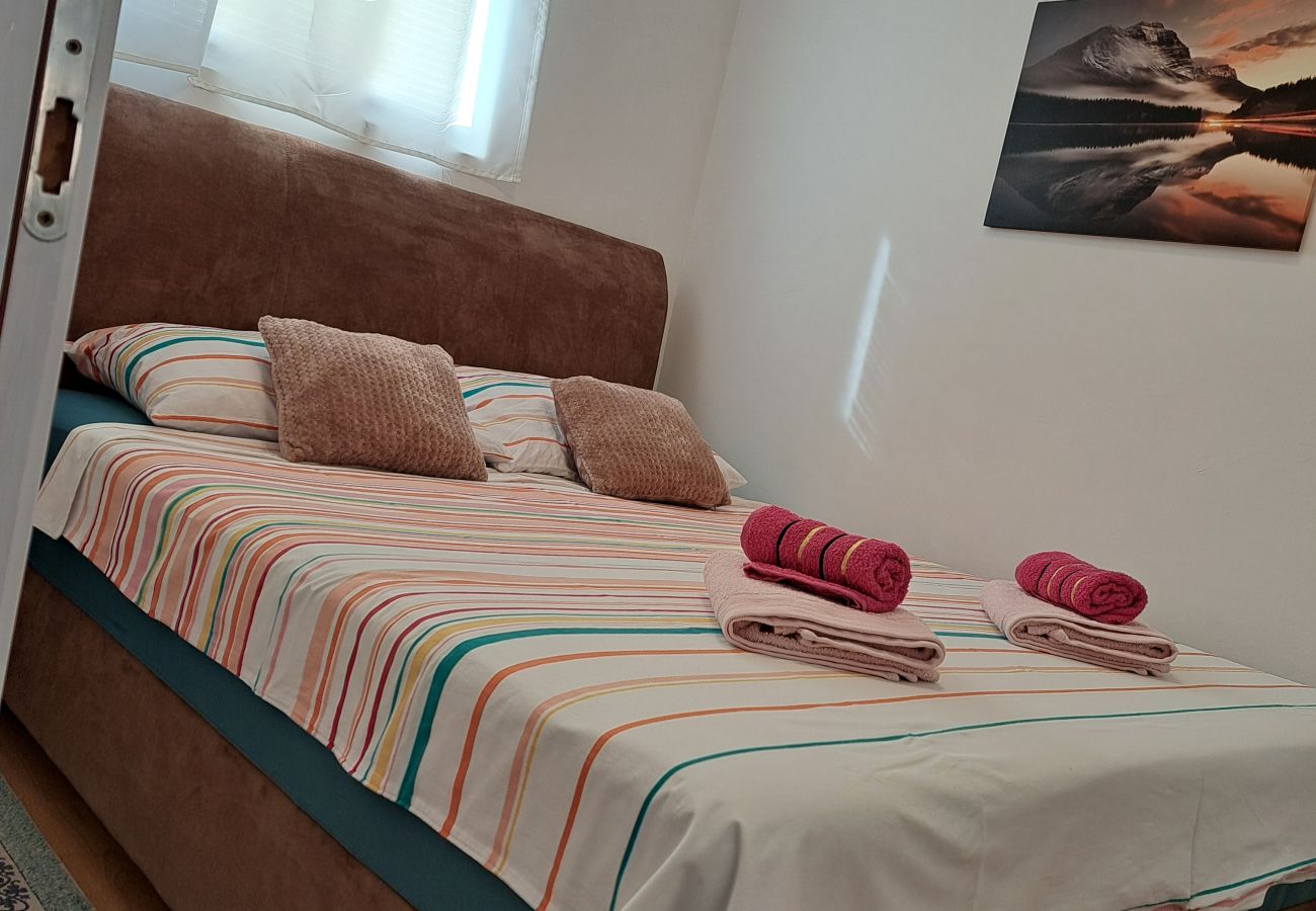 Apartment in Ražanac - Apartment Sany 1 with jacuzzi