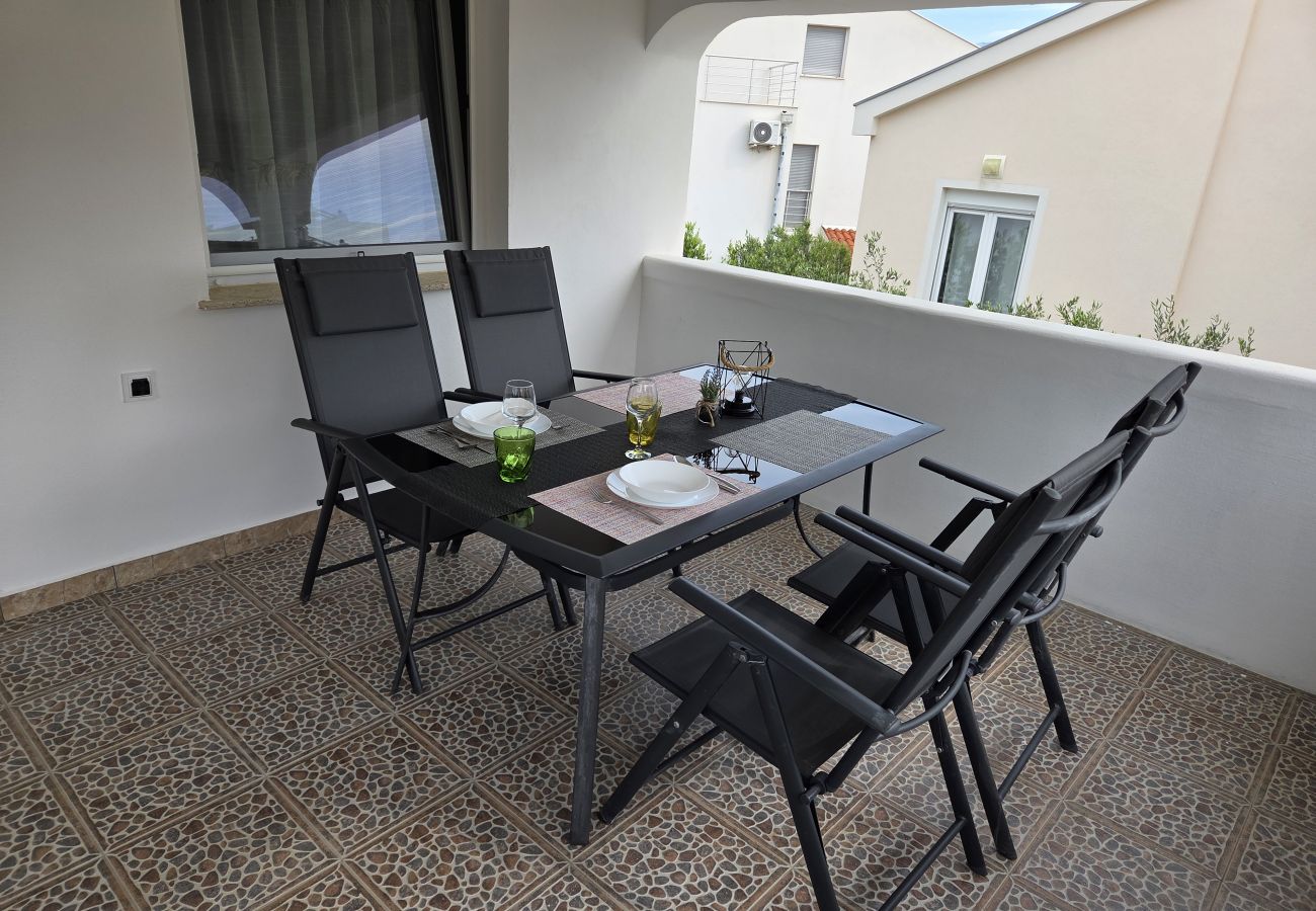 Apartment in Ražanac - Apartment Sany 1 with jacuzzi