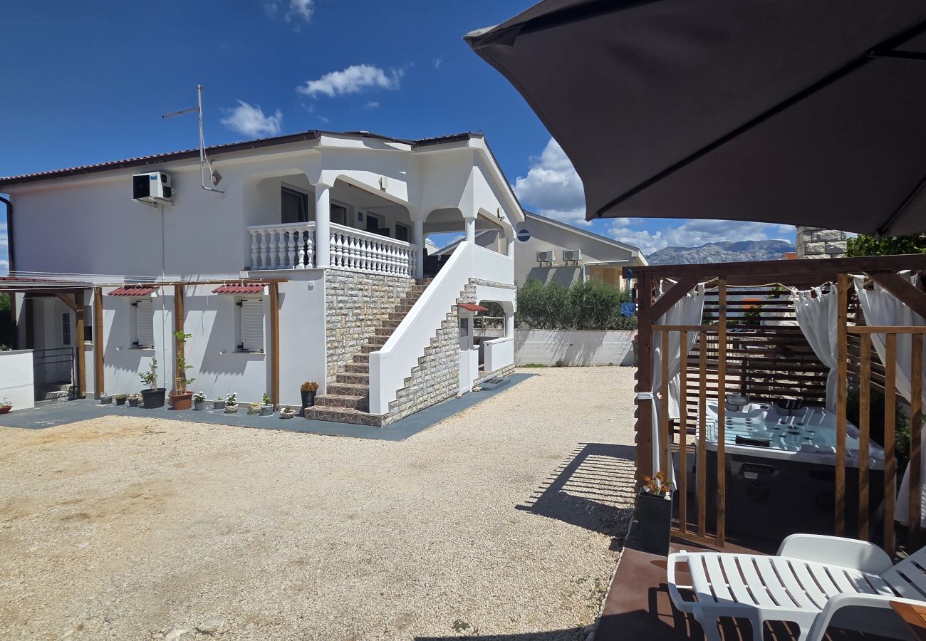 Apartment in Ražanac - Apartment Sany 1 with jacuzzi