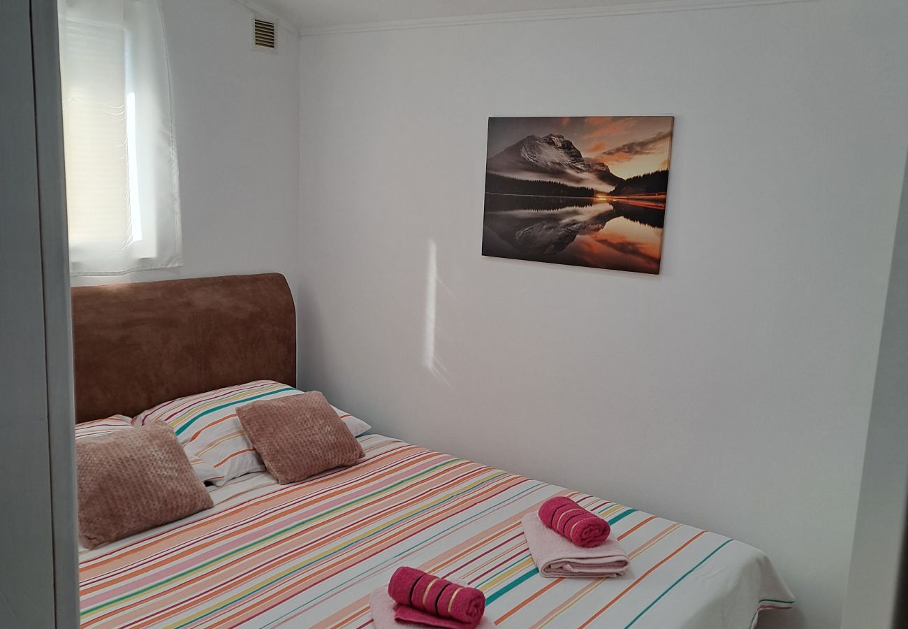 Apartment in Ražanac - Apartment Sany 1 with jacuzzi