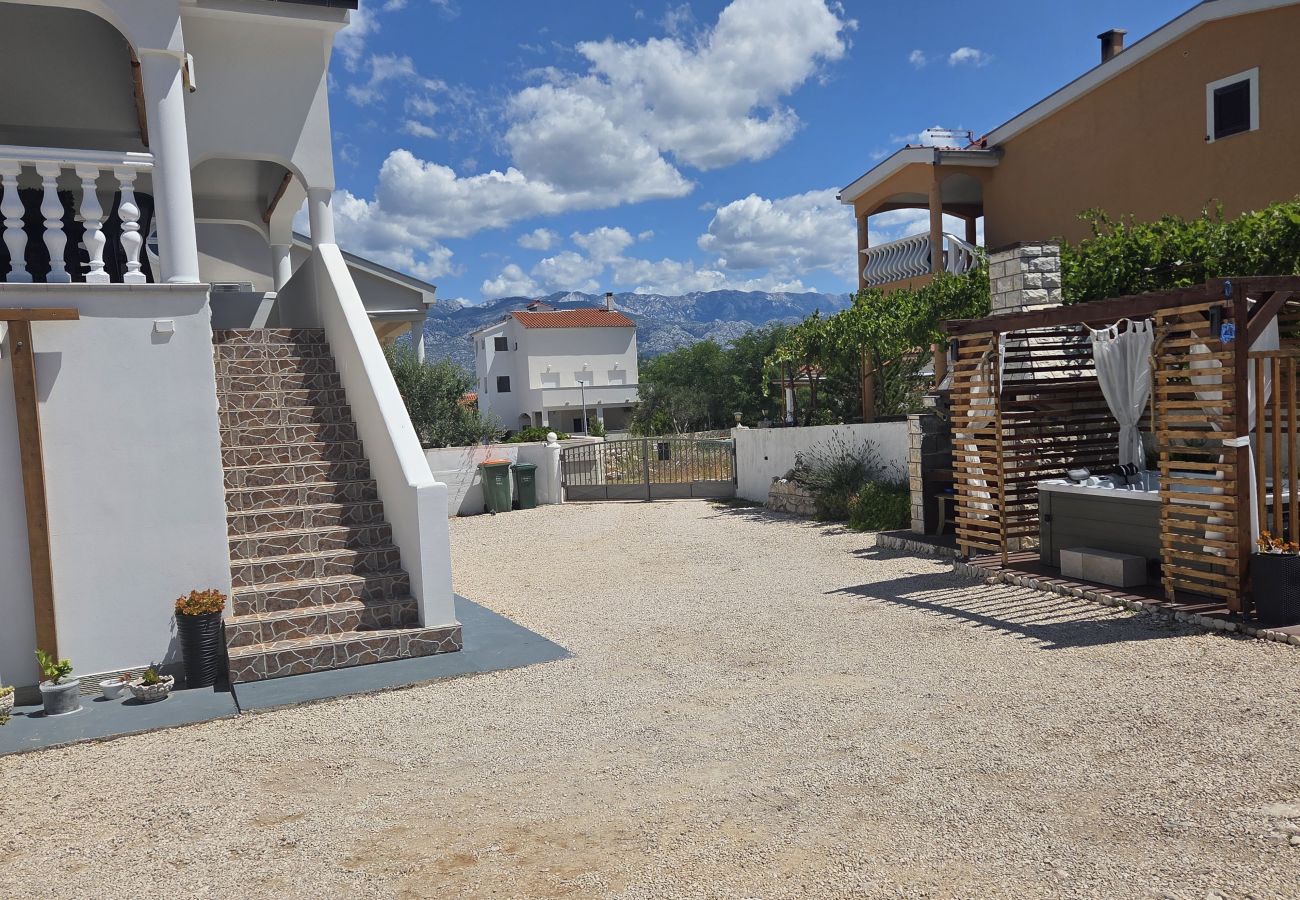 Apartment in Ražanac - Apartment Sany 1 with jacuzzi