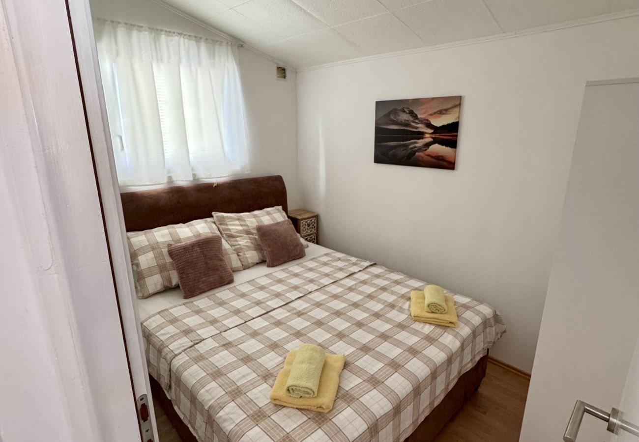 Apartment in Ražanac - Apartment Didovi Dvori 1 with jacuzzi