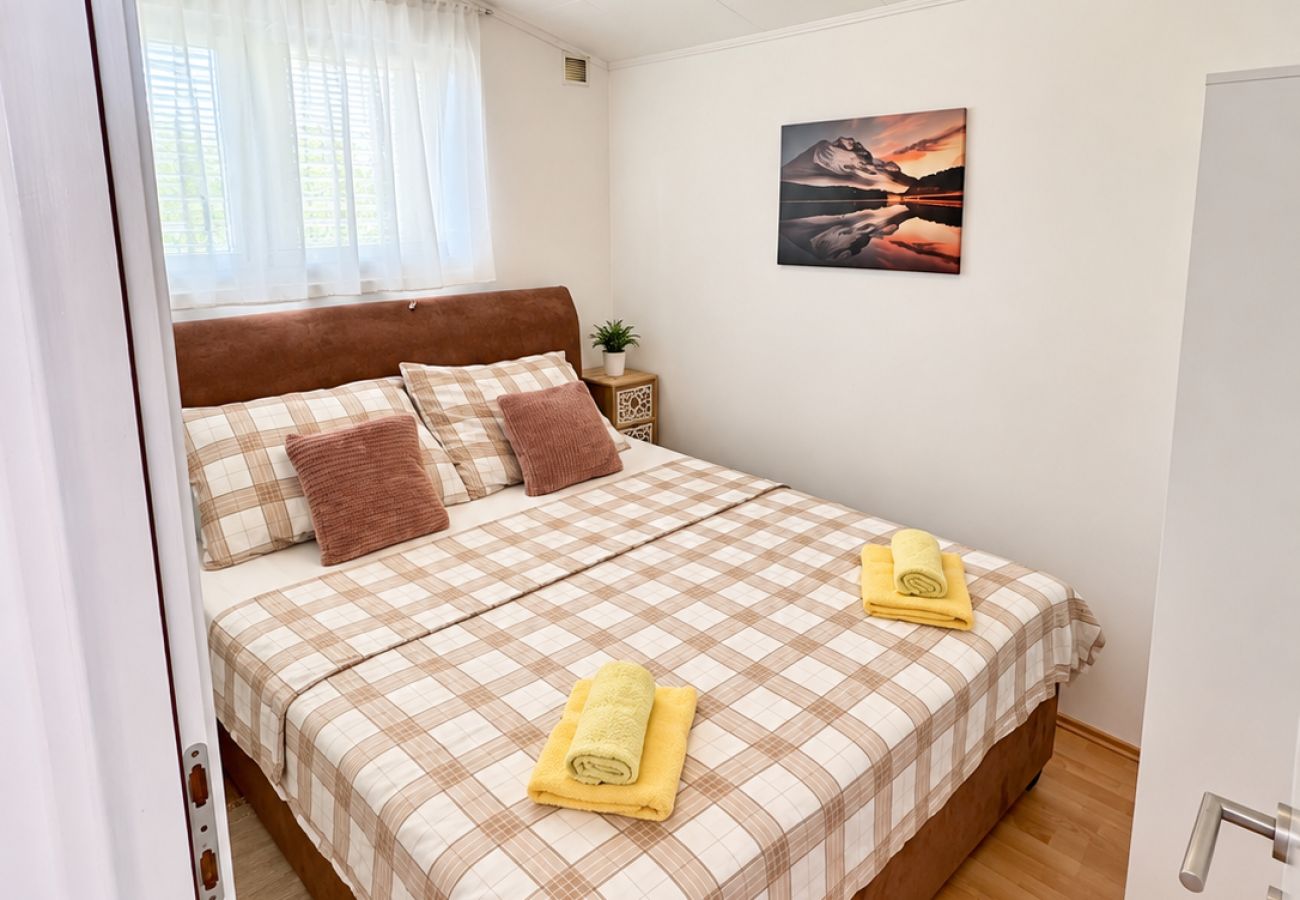 Apartment in Ražanac - Apartment Didovi Dvori 1 with jacuzzi