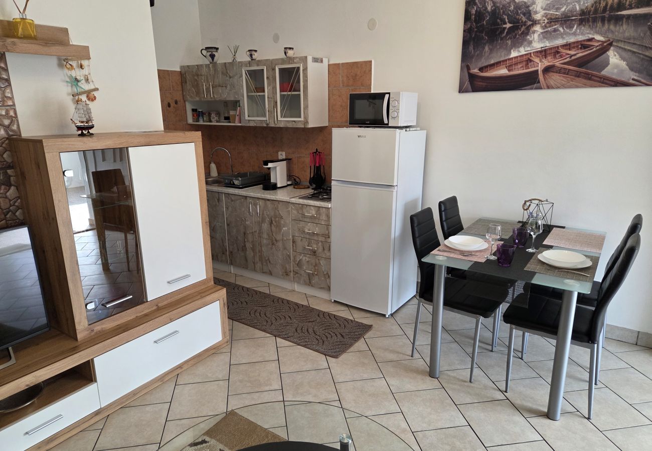 Apartment in Ražanac - Apartment Sany 2 with jacuzzi