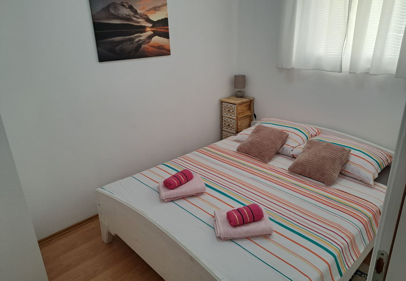 Apartment in Ražanac - Apartment Sany 2 with jacuzzi