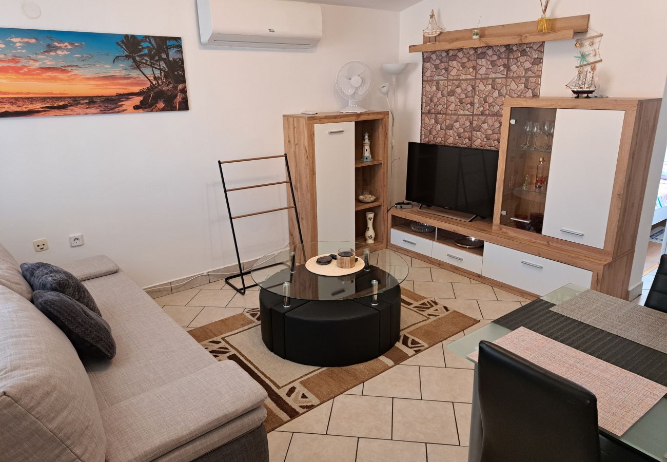 Apartment in Ražanac - Apartment Sany 2 with jacuzzi