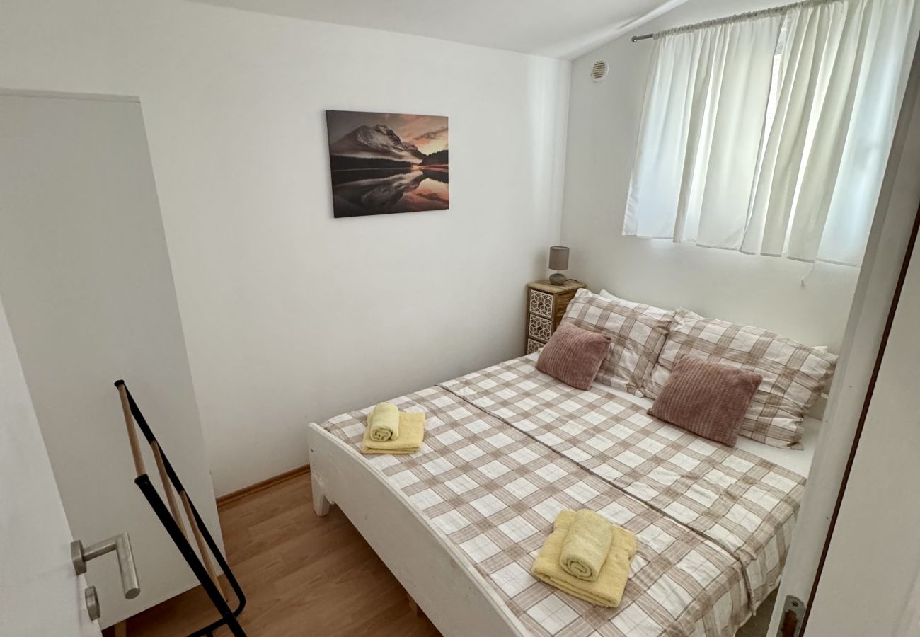 Apartment in Ražanac - Apartment Didovi Dvori 2 with jacuzzi