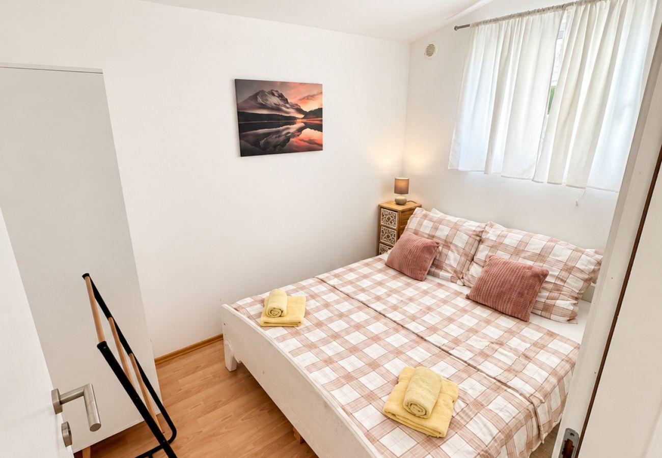 Apartment in Ražanac - Apartment Didovi Dvori 2 with jacuzzi