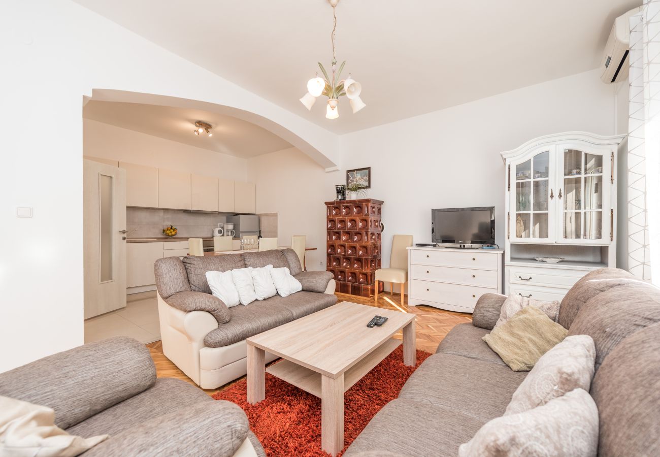 House in Bibinje - Holiday Home Lolita with pool