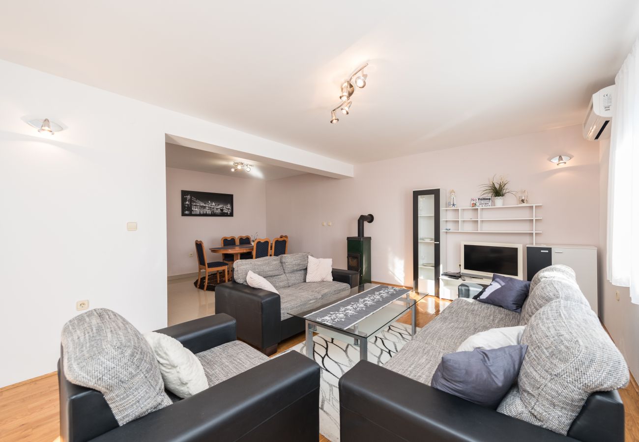 House in Bibinje - Holiday Home Lolita with pool