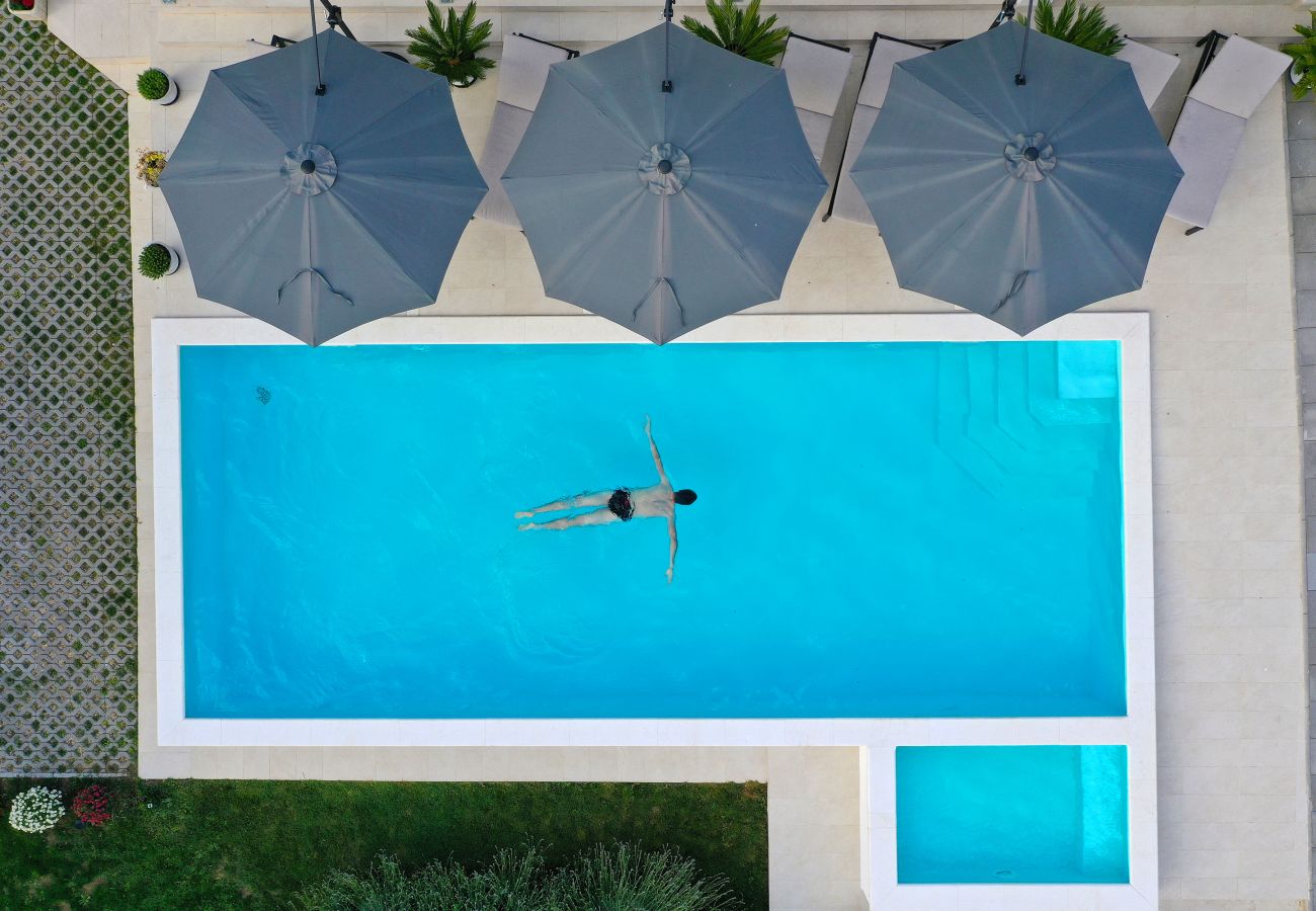 House in Tinj - Holiday Home Nona with pool