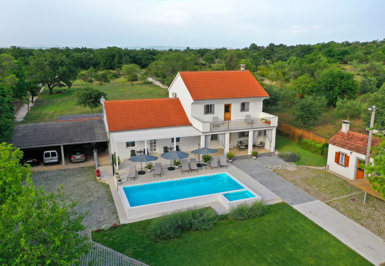 House in Tinj - Holiday Home Nona with pool