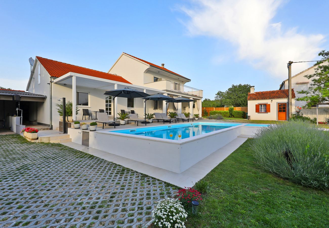 House in Tinj - Holiday Home Nona with pool