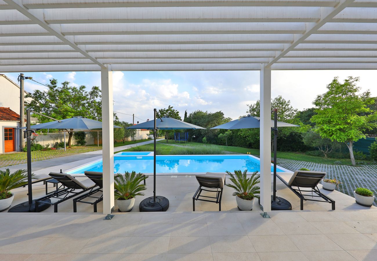 House in Tinj - Holiday Home Nona with pool