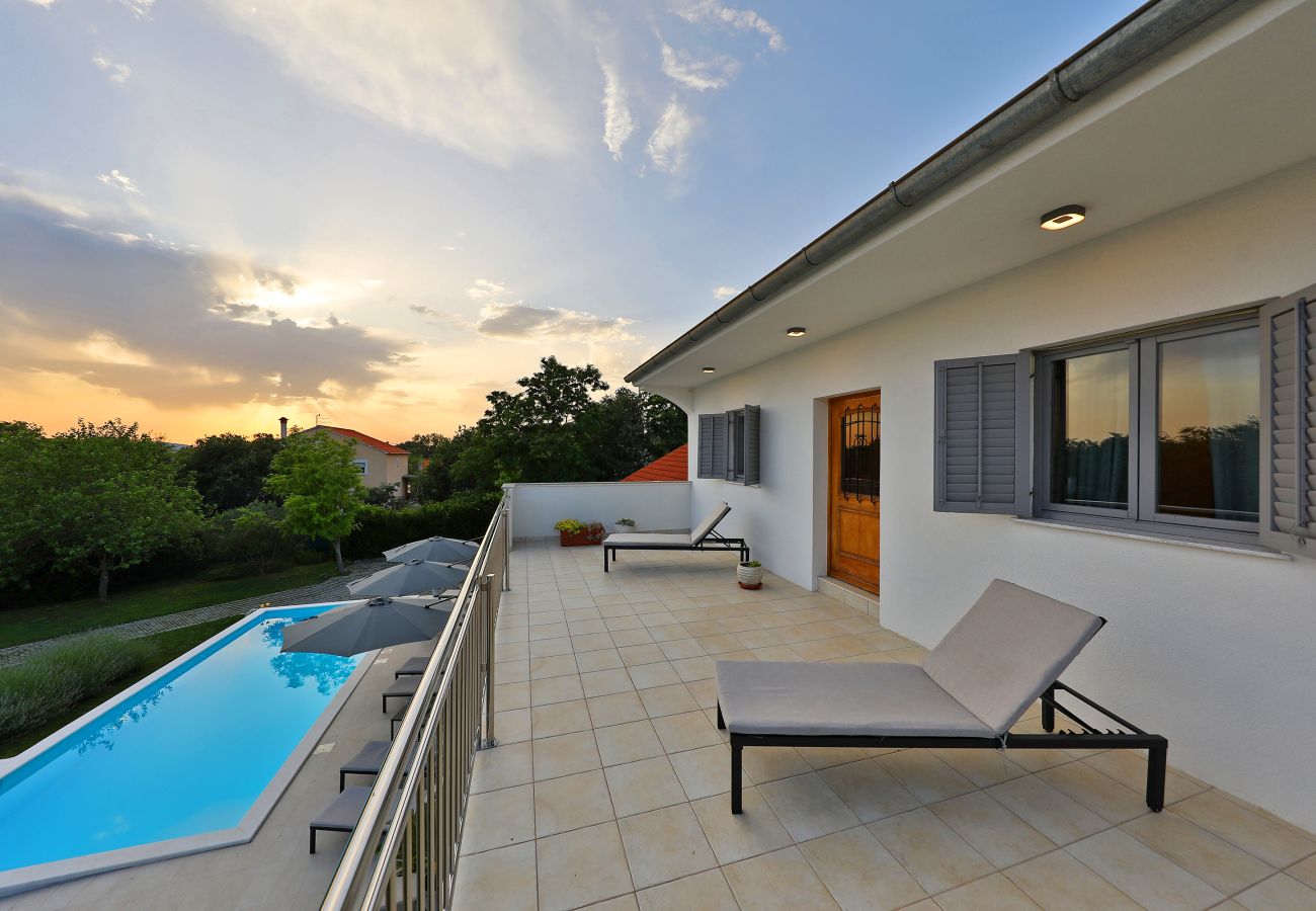 House in Tinj - Holiday Home Nona with pool
