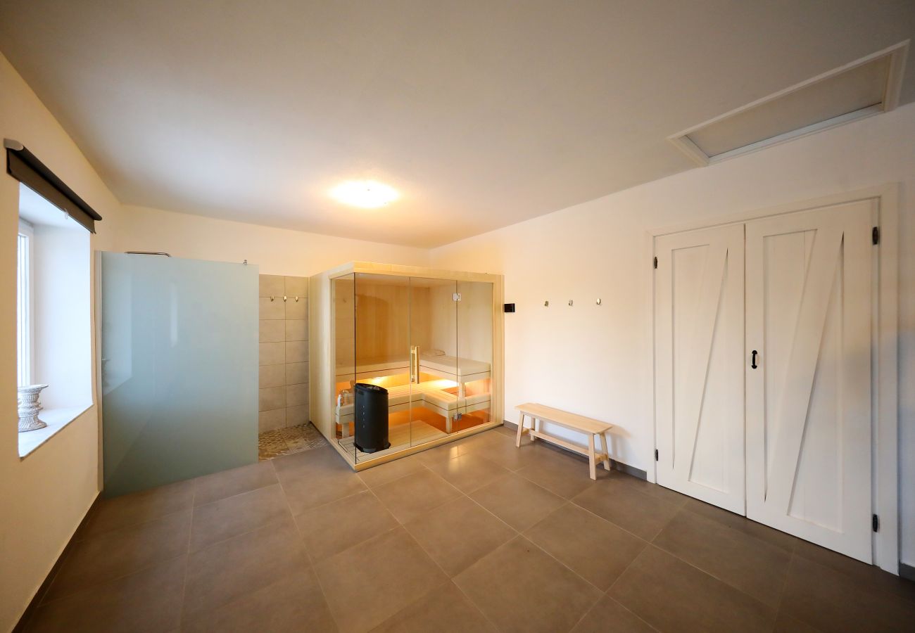 House in Tinj - Holiday Home Nona with pool
