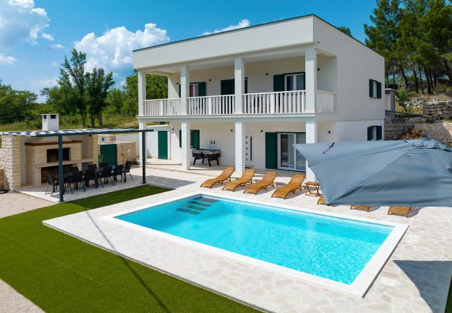 Villa in Kruševo - Villa Vallis with pool