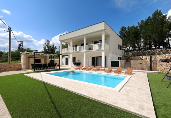 Villa in Kruševo - Villa Vallis with pool