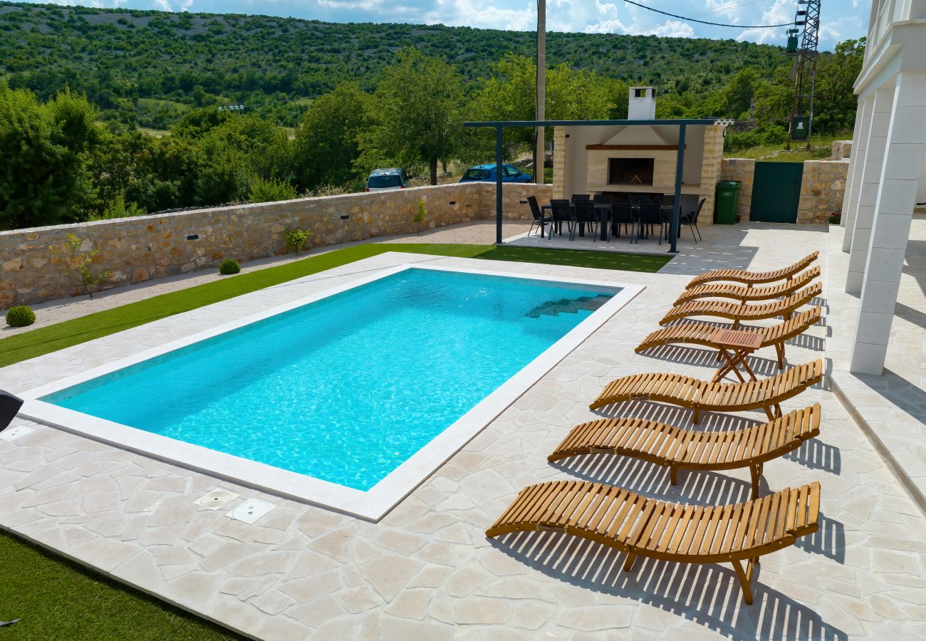 Villa in Kruševo - Villa Vallis with pool