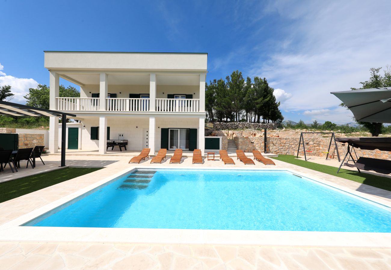 Villa in Kruševo - Villa Vallis with pool