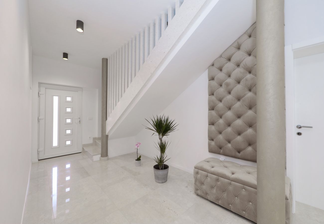 Villa in Kruševo - Villa Vallis with pool