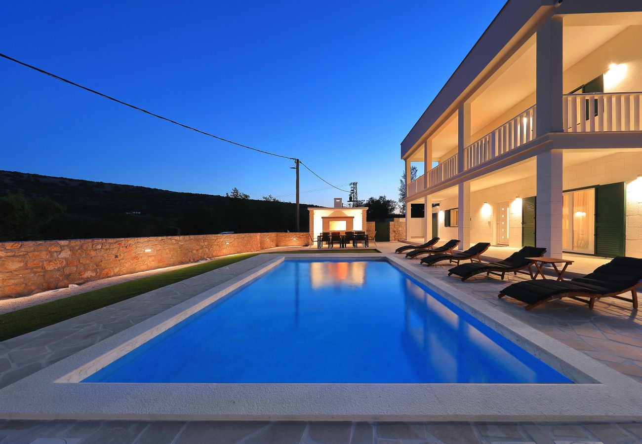 Villa in Kruševo - Villa Vallis with pool
