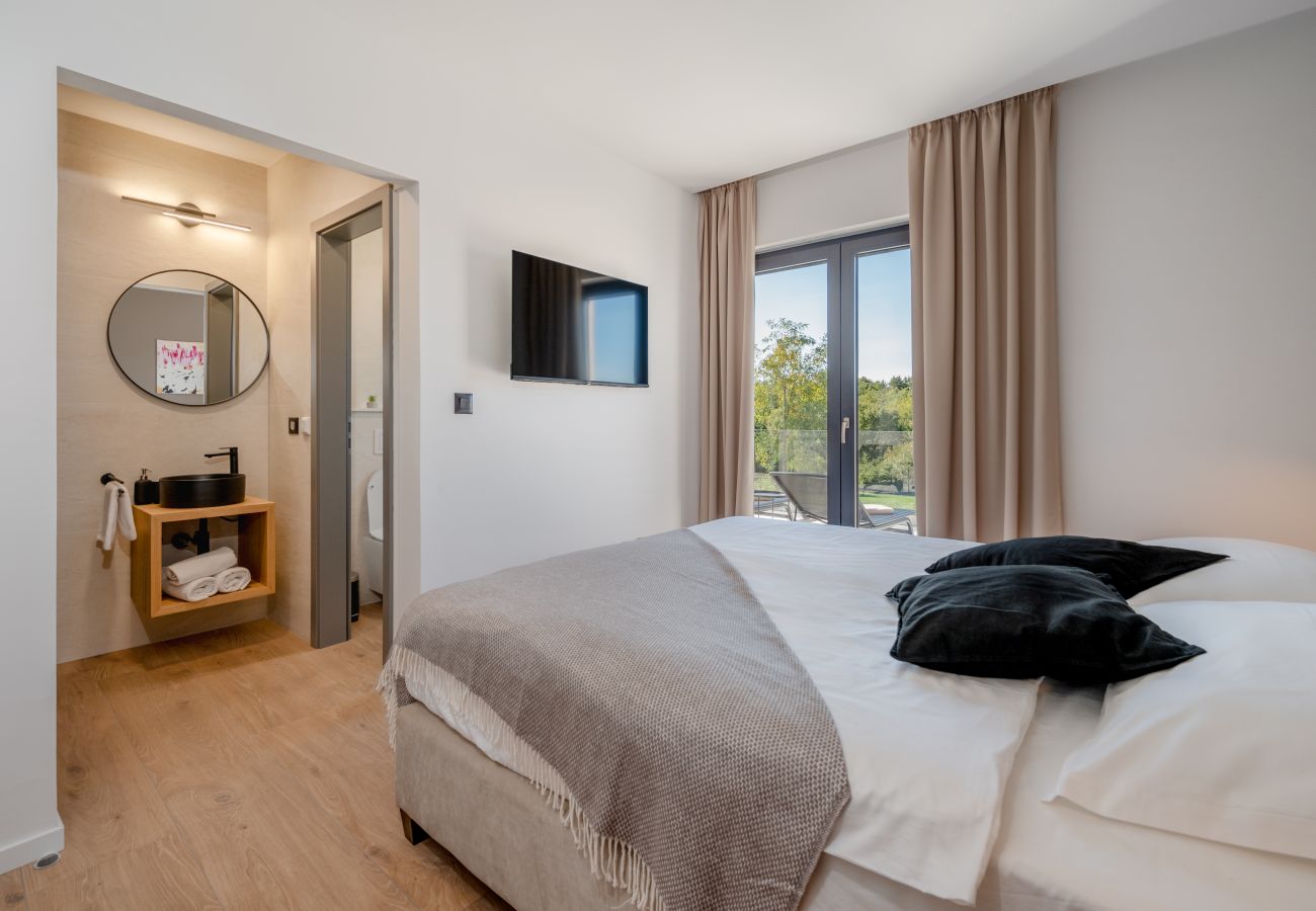 Villa in Marceljani - Villa Kalea with pool