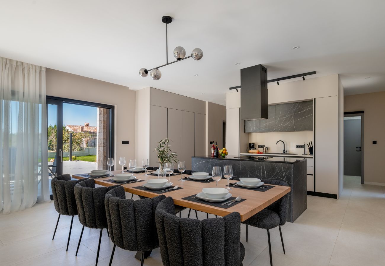 Villa in Marceljani - Villa Kalea with pool