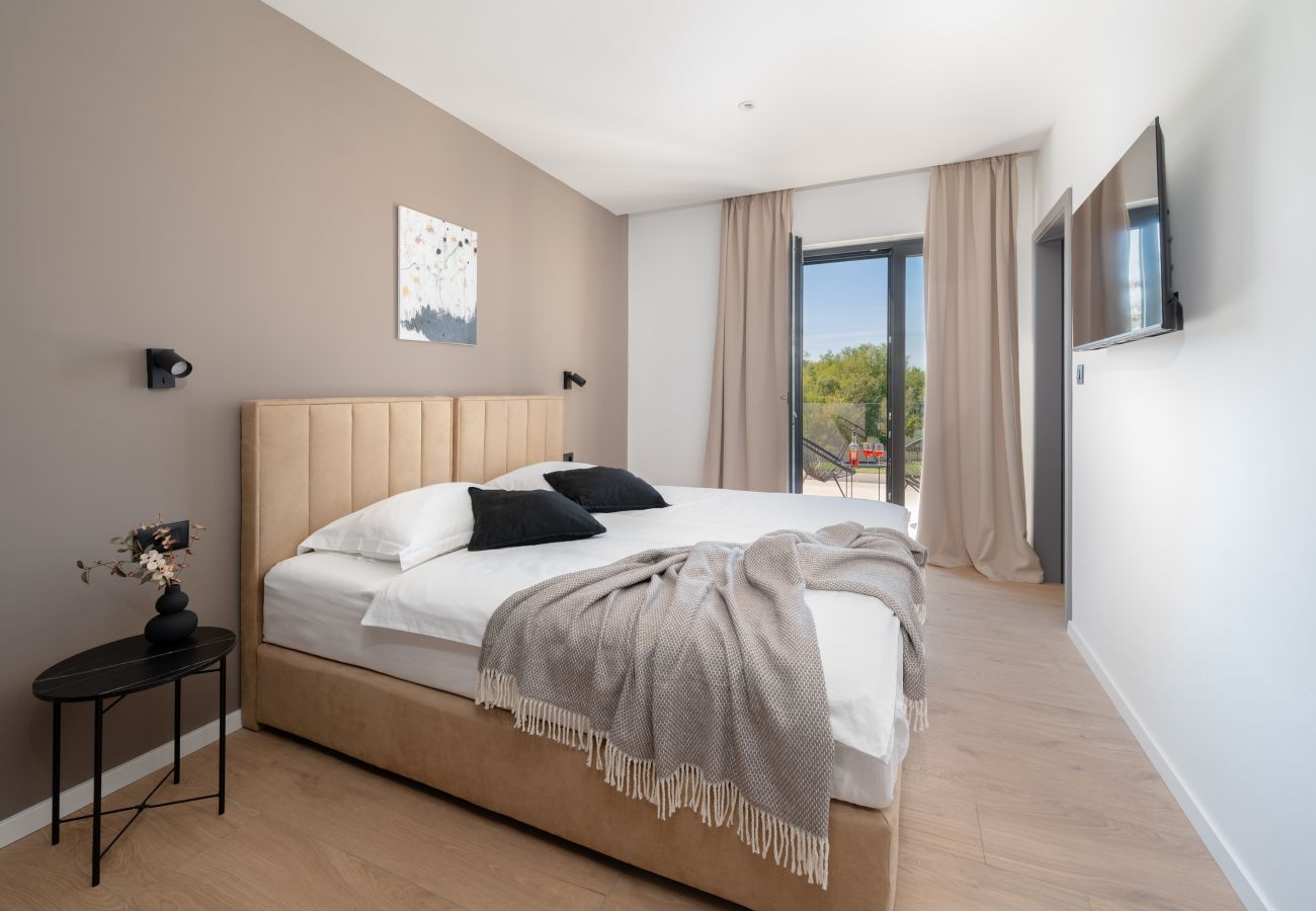 Villa in Marceljani - Villa Kalea with pool