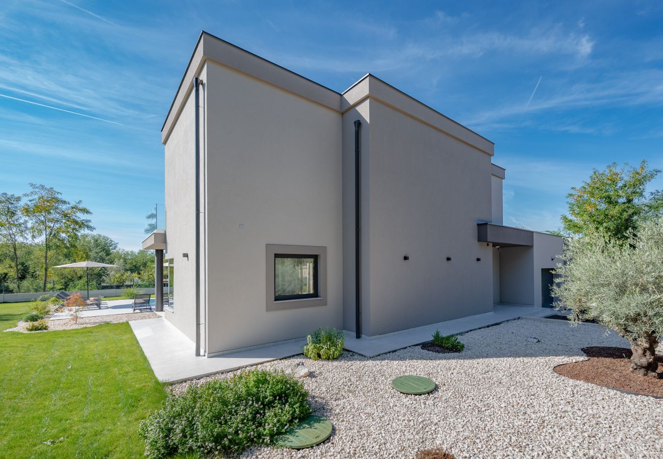 Villa in Marceljani - Villa Kalea with pool