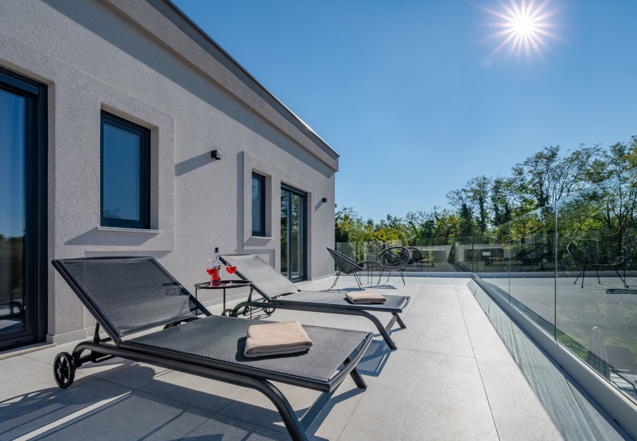 Villa in Marceljani - Villa Kalea with pool