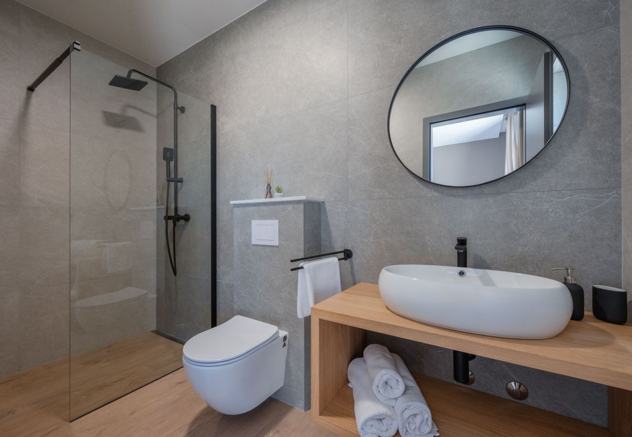 Villa in Marceljani - Villa Kalea with pool