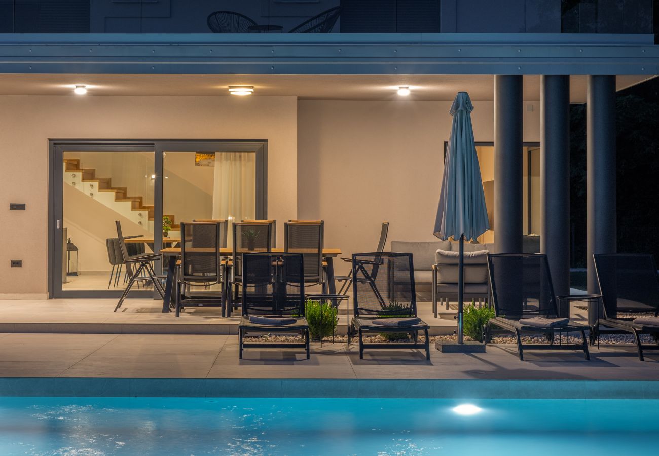 Villa in Marceljani - Villa Kalea with pool