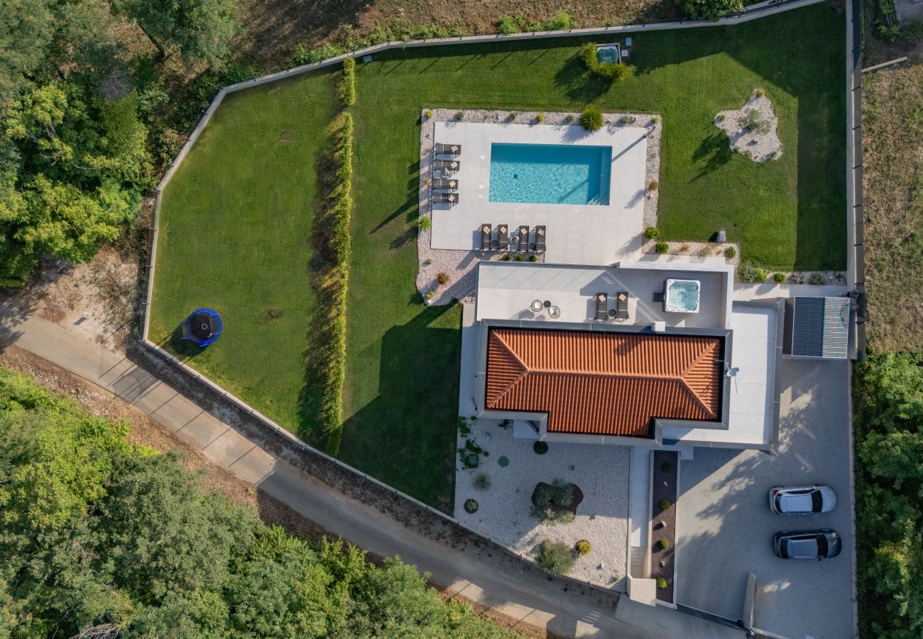 Villa in Marceljani - Villa Kalea with pool