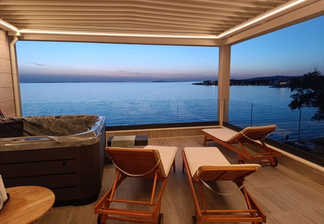 Apartment in Povljana - Beachfront penthouse Pearl