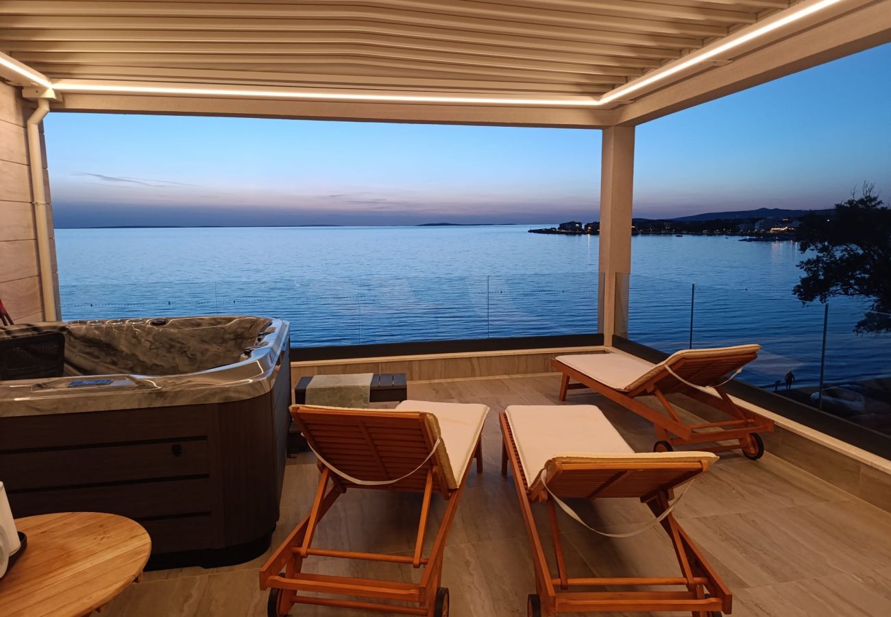 Apartment in Povljana - Beachfront penthouse Pearl