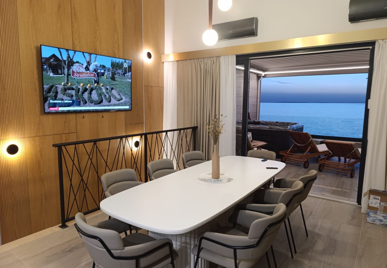 Apartment in Povljana - Beachfront penthouse Pearl