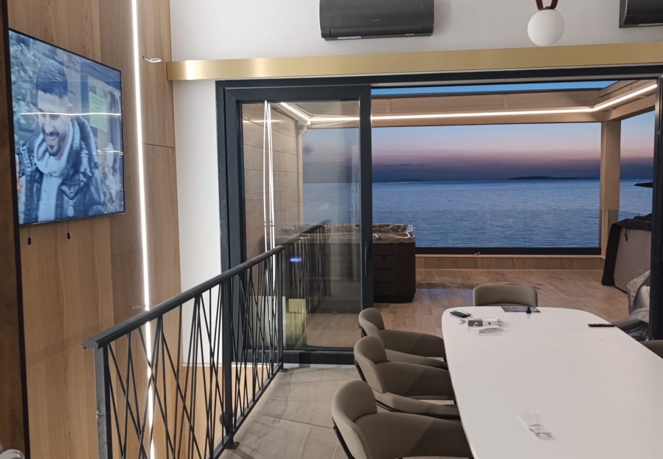 Apartment in Povljana - Beachfront penthouse Pearl