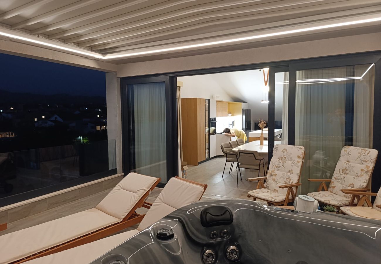 Apartment in Povljana - Beachfront penthouse Pearl