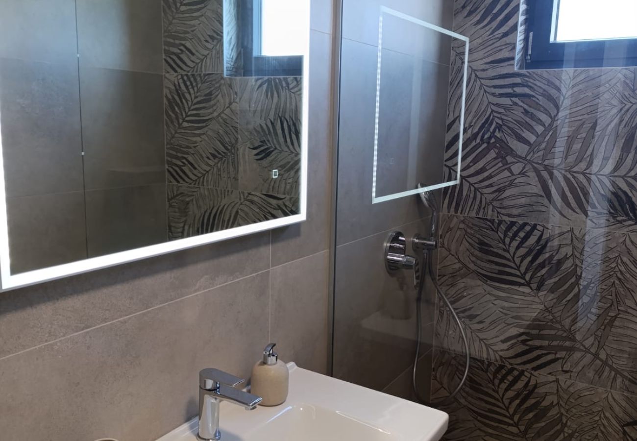 Apartment in Povljana - Beachfront penthouse Pearl