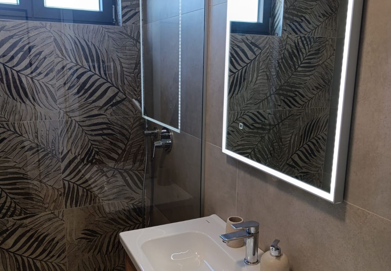 Apartment in Povljana - Beachfront penthouse Pearl