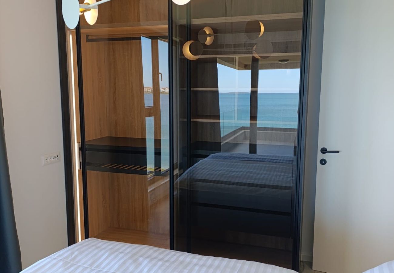 Apartment in Povljana - Beachfront penthouse Pearl