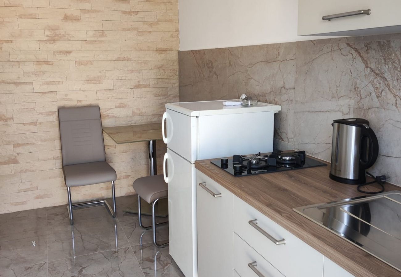 Apartment in Metajna - Seafront apartment Valla 2