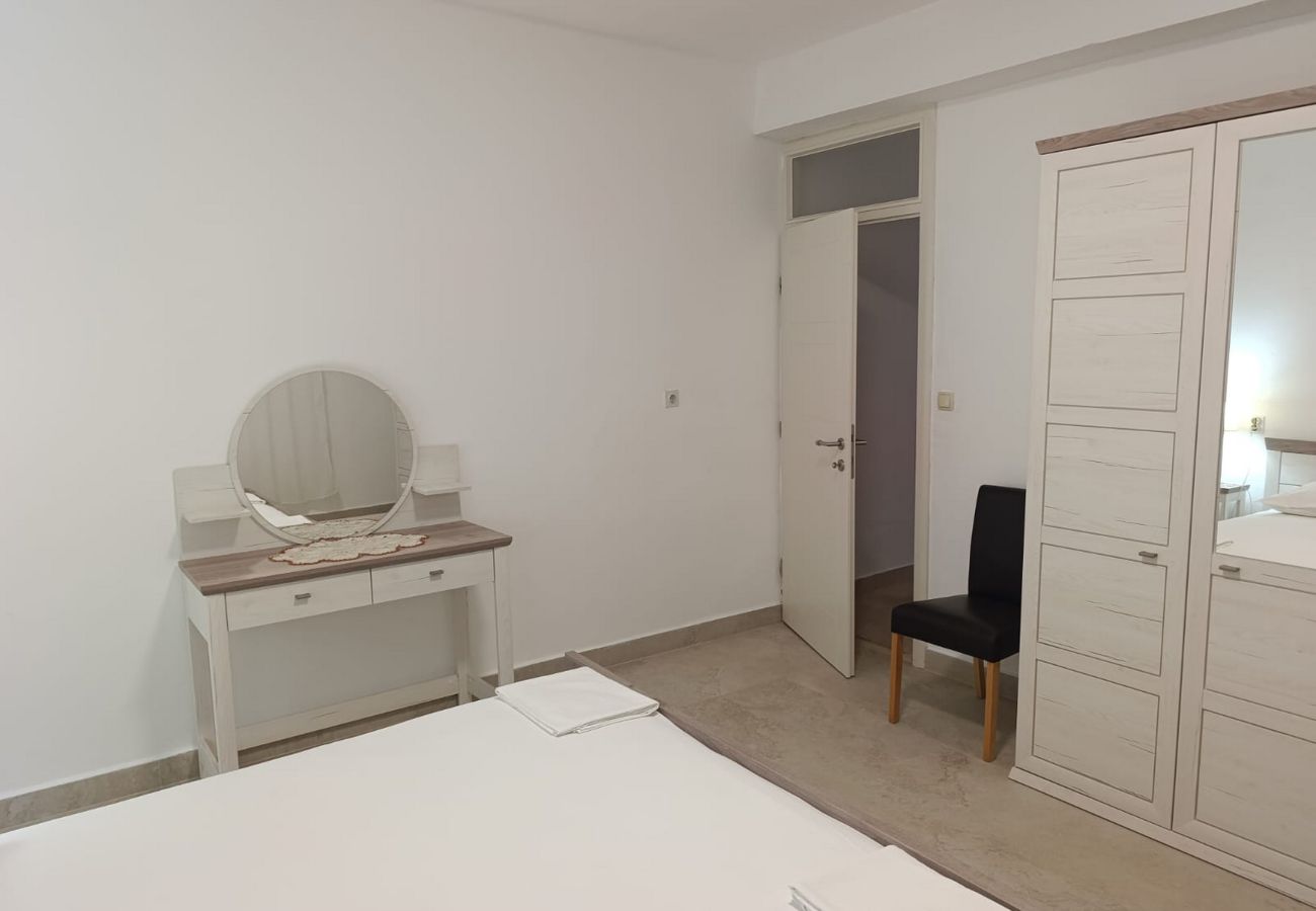 Apartment in Metajna - Seafront apartment Valla 3