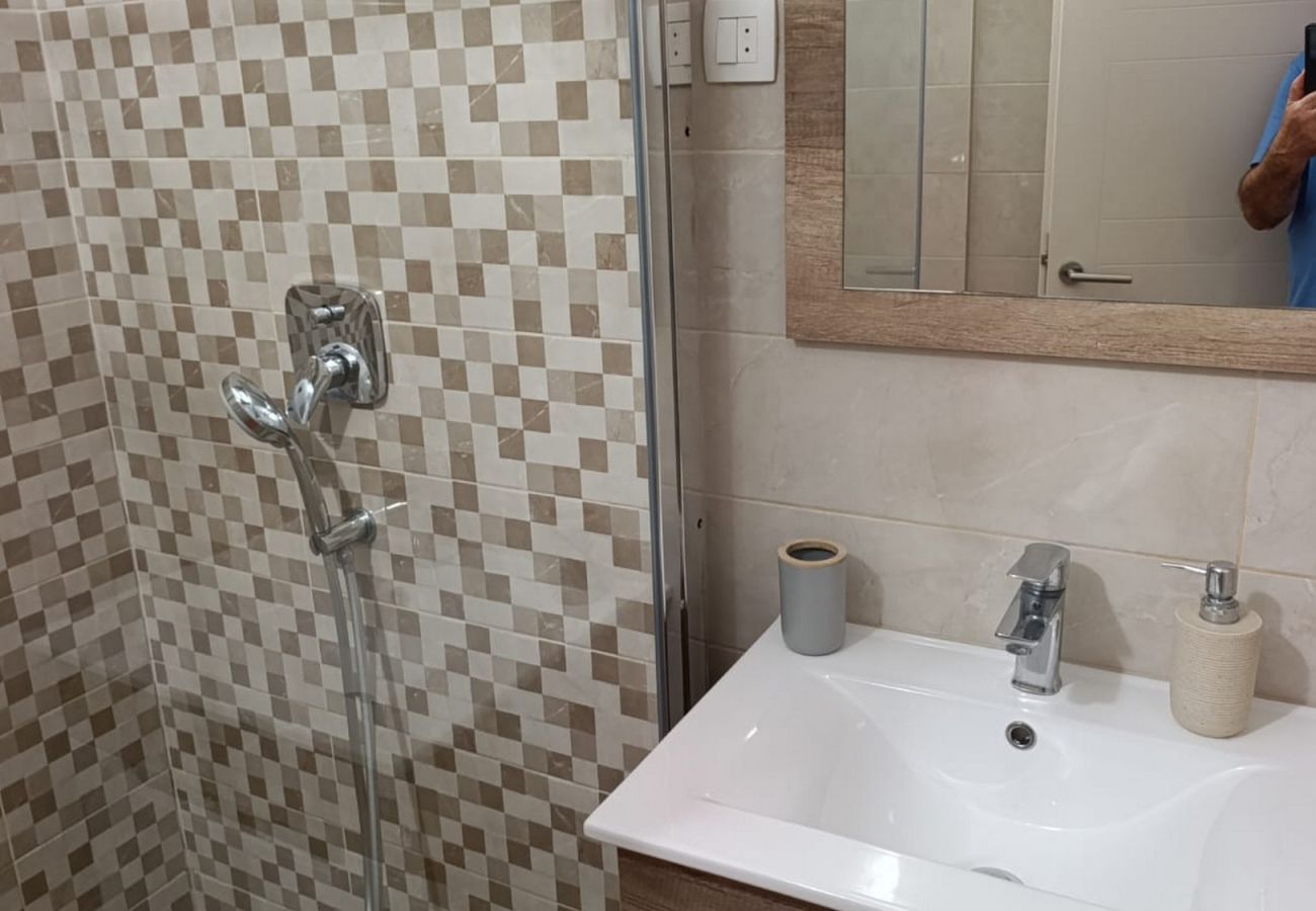 Apartment in Metajna - Seafront apartment Valla 3