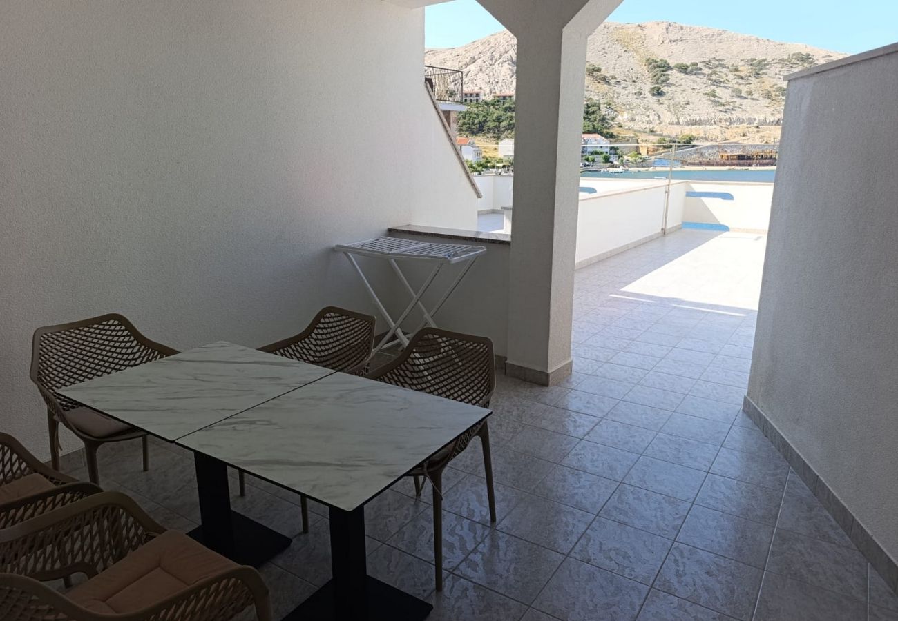 Apartment in Metajna - Seafront apartment Valla 3