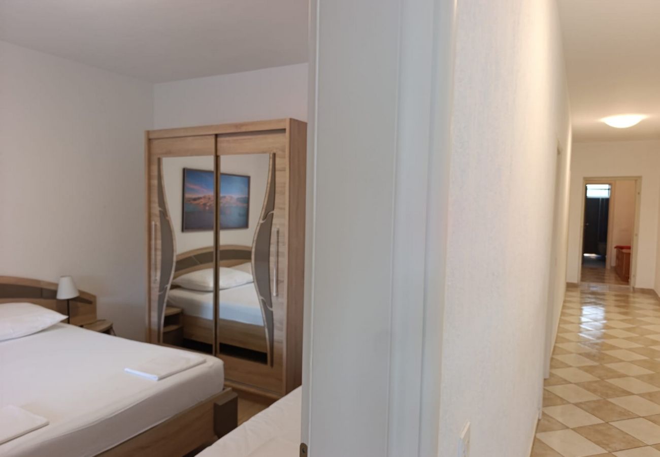 Apartment in Metajna - Seafront apartment Valla 4