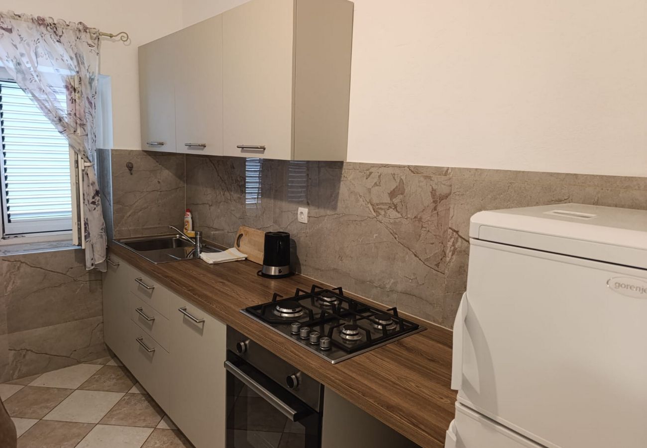 Apartment in Metajna - Seafront apartment Valla 4