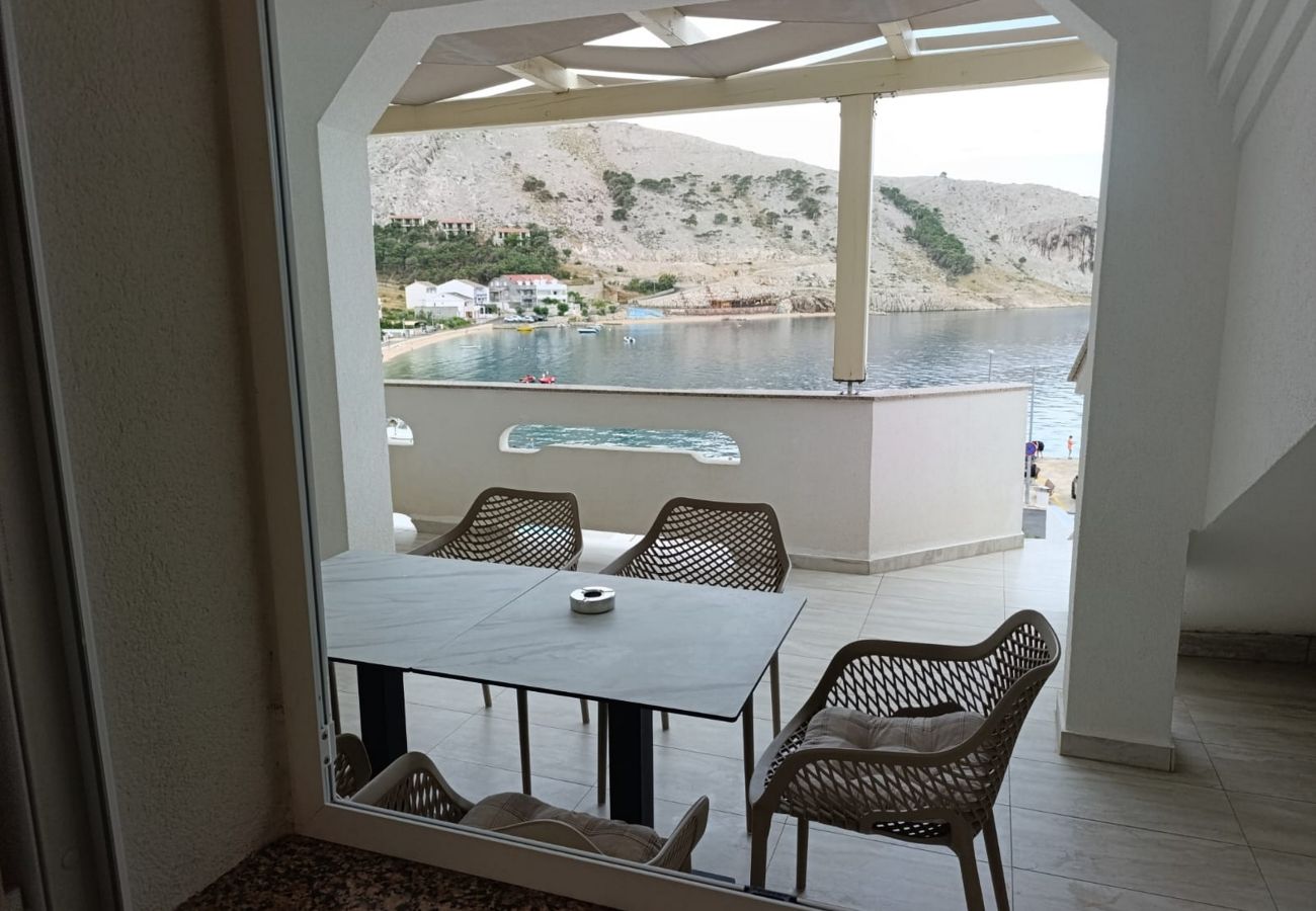 Apartment in Metajna - Seafront apartment Valla 4